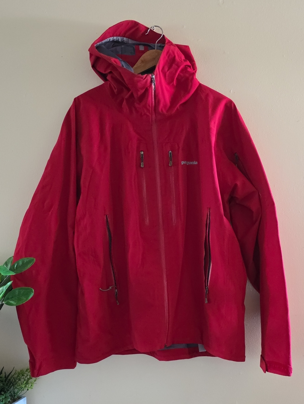 PATAGONIA Mens Rain Jacket - Red L ( With Damage) ⛔️FINAL SALE